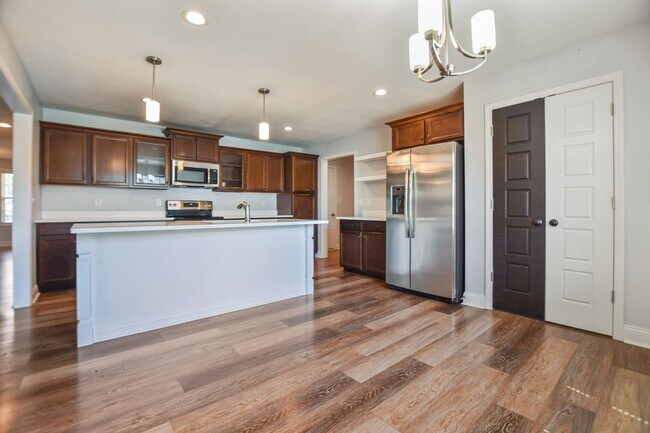 Building Photo - Pet Friendly Four Bedroom!