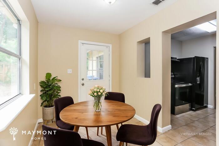 Building Photo - 5453 Oak Forest Dr