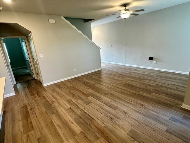 Building Photo - 906 Main St