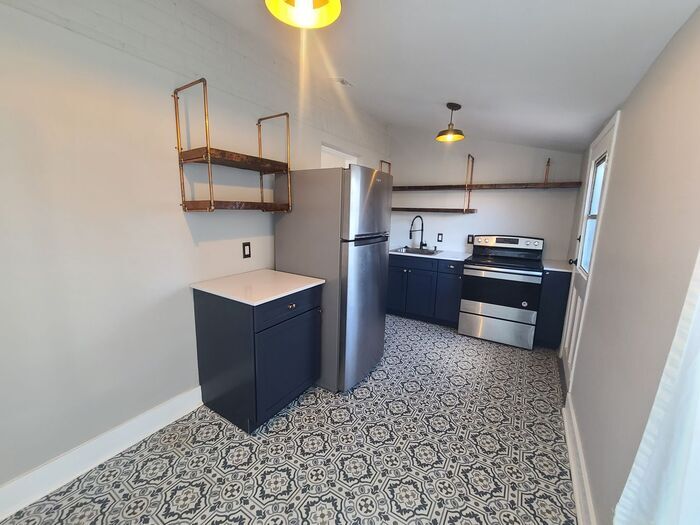 Building Photo - 710 N 6th Ave