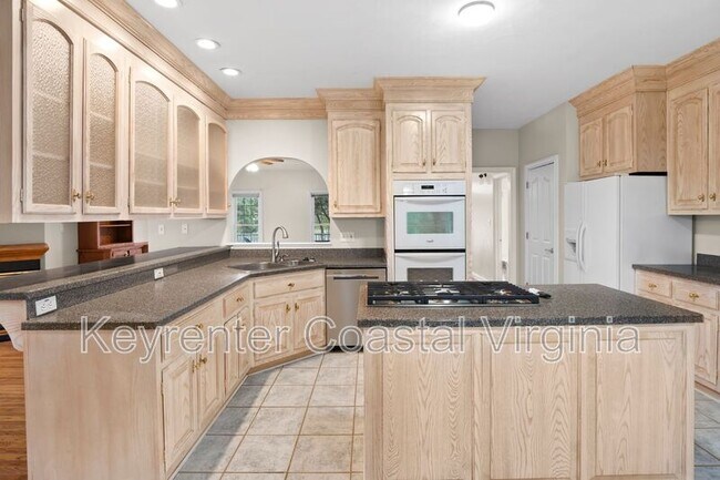 Building Photo - 15470 Turner Dr