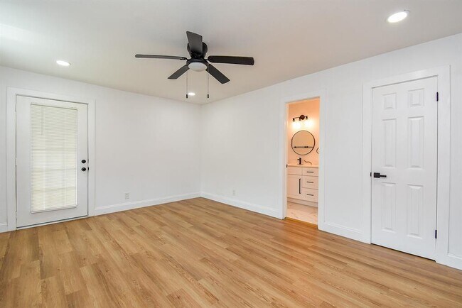 Building Photo - 5019 Stillbrooke Dr