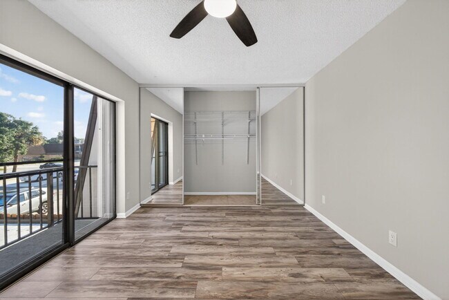 Building Photo - 5612 SE Riverboat Dr