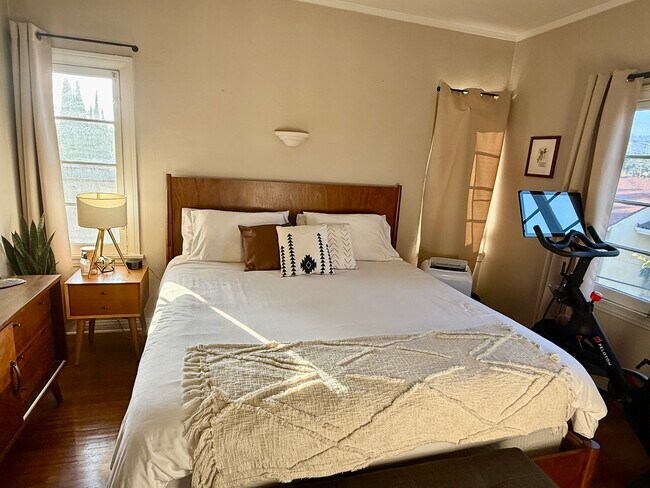 Building Photo - 1611 Talmadge St