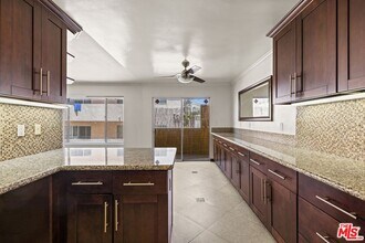 Building Photo - 1033 6th St