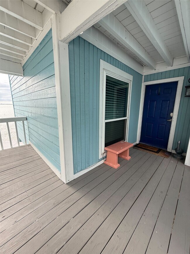 Building Photo - 500 Tiki Dr