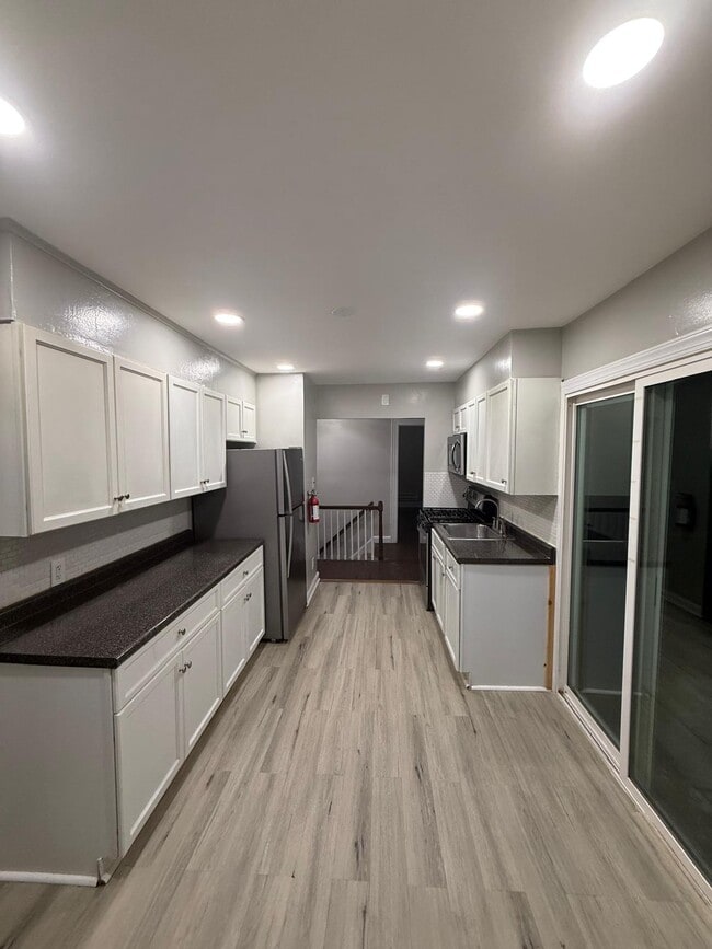 Building Photo - 1720 Burnet Ave