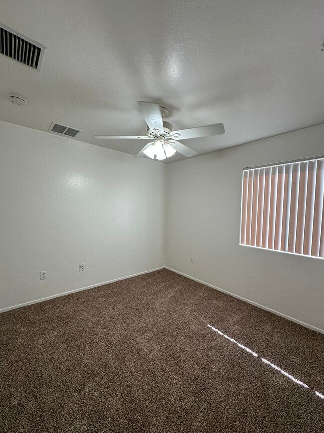 Building Photo - Beautiful 3 Bed 2 Bath House!!