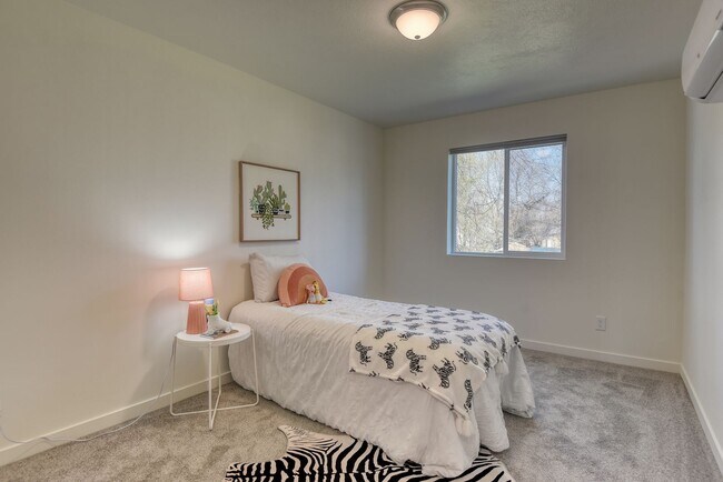 Building Photo - 4913 E 6th Ave