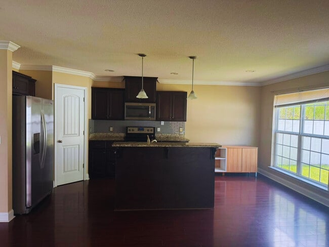 Building Photo - 203 Grandview Dr