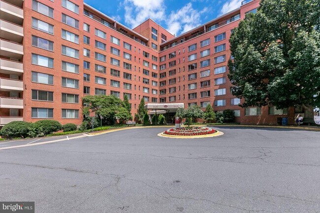 Building Photo - 1121 Arlington Blvd