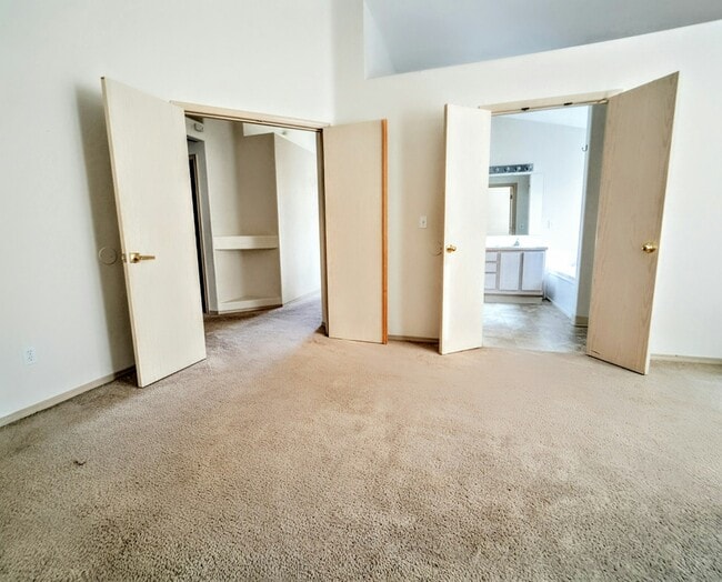 Building Photo - 16901 SE 6th St