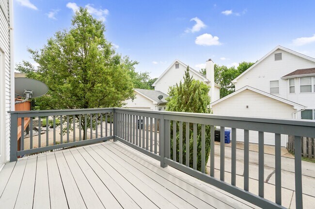 Building Photo - 909 N Hanley Rd