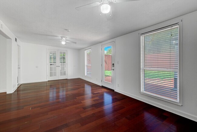 Building Photo - 116 Tarpon Ave