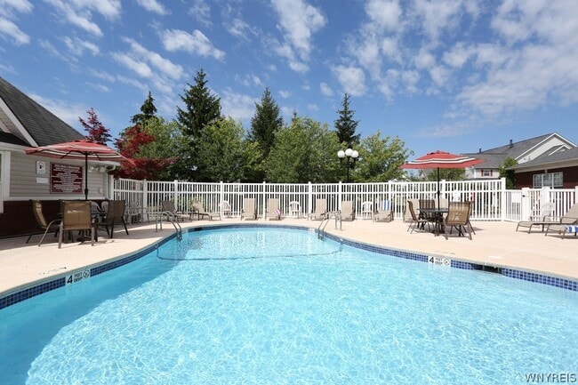 Building Photo - 5 S Autumn St