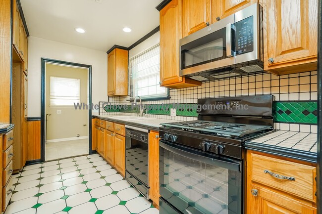 Building Photo - Fullerton 3 Bedroom Home is Great Neighborhood