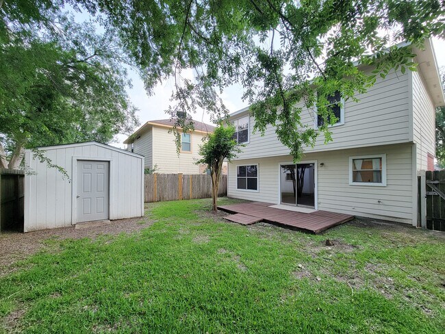 Building Photo - 11810 Rolling Stream Dr