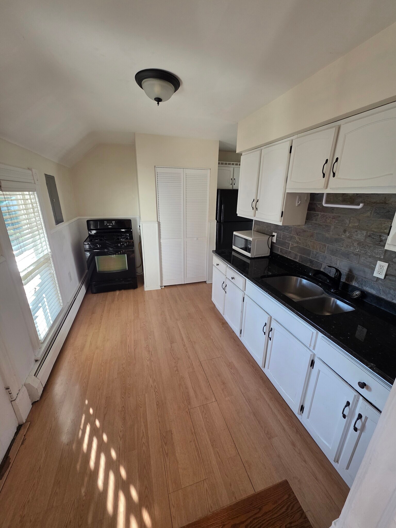 Kitchen - 3112 5th Ave S