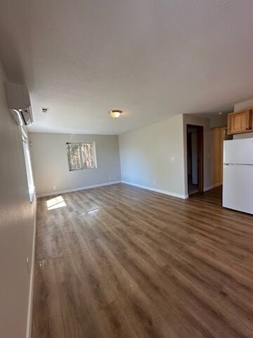 Building Photo - 11896 SE Sovereign Ct
