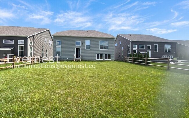 Building Photo - 3 Bed, 3 Bath Home with Garage / Available Now!