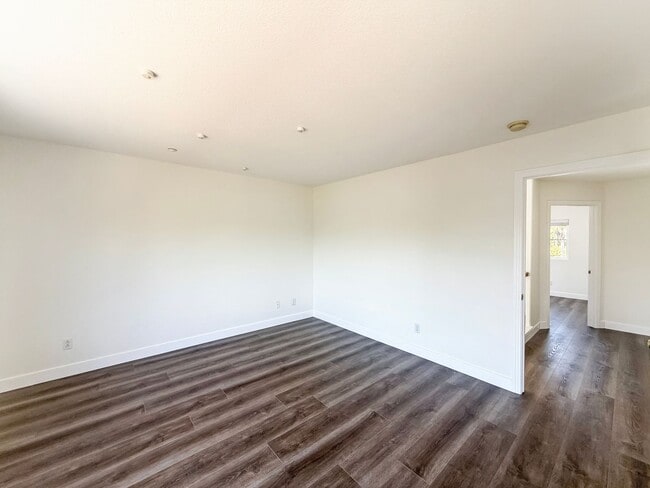 Building Photo - Beautiful 4B/3BA home in Vista for Rent!
