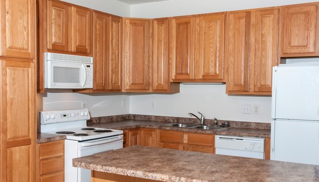 Kitchen - Oaks Lincoln Townhomes