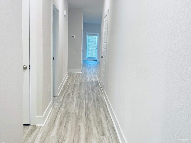 Building Photo - 9908 Starling Dr