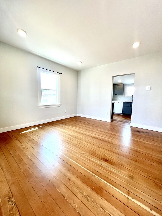 Building Photo - 1245 5th St
