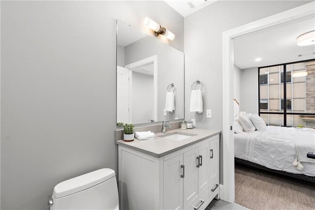 Building Photo - 350 Oliver Ave