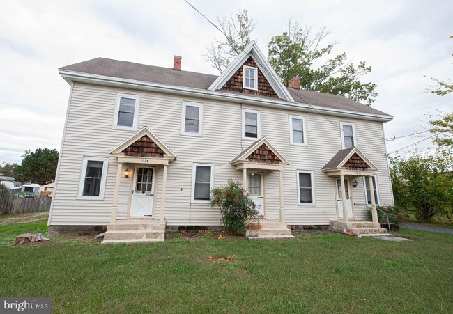 Primary Photo - 103 W Main St