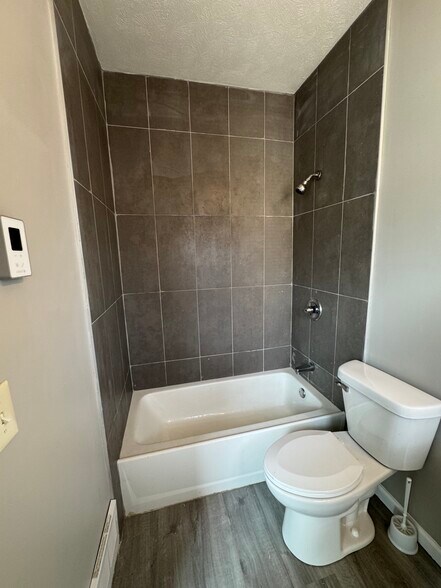 Building Photo - 310 E Mulberry St