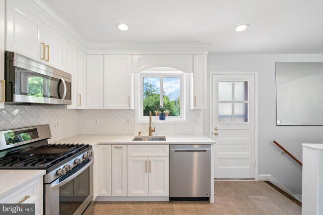 Building Photo - 3908 Melvern Pl
