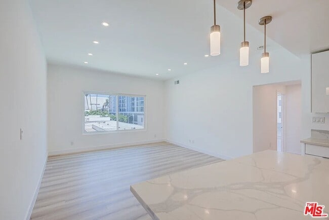Building Photo - 449 Le Doux Rd