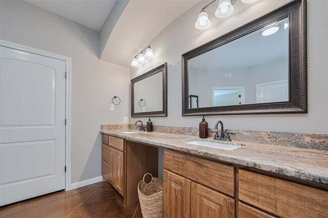 Building Photo - 503 Weisinger Dr