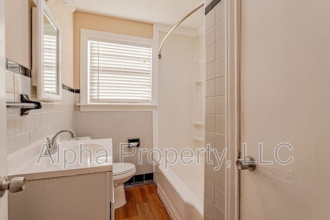 Building Photo - 496 Langley Rd