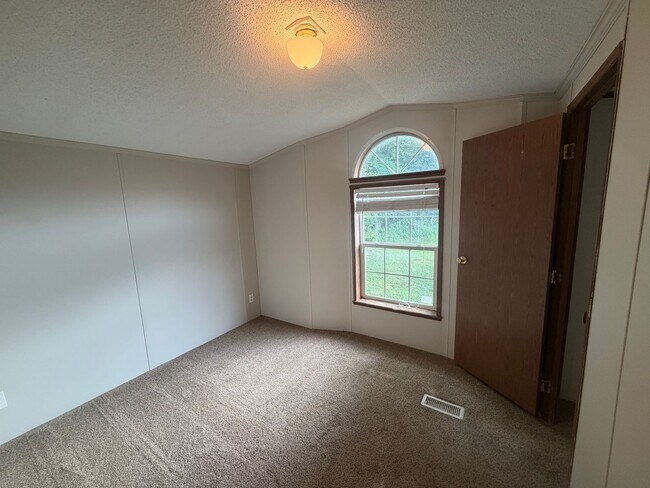 Building Photo - 2476 Cunningham Rd