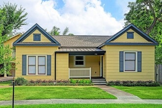 Building Photo - 1021 Louise St