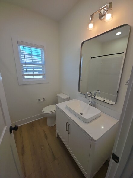 Building Photo - 481 Creekview Ln