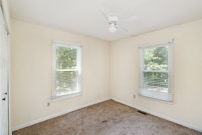 Building Photo - 10701 Houck Dr