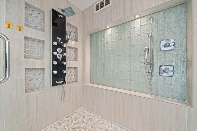 Building Photo - 9022 Quebec Dr