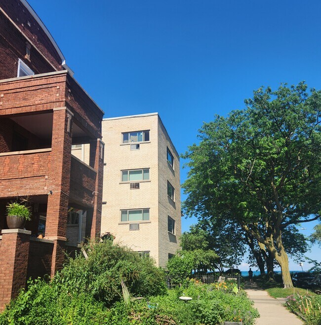 Building Photo - 1058 W Columbia Ave