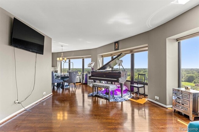 Building Photo - 5000 Town Center Dr