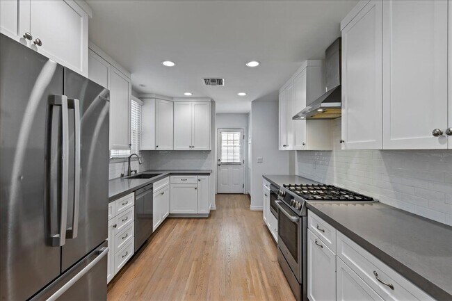 Building Photo - 706 Tufts Ave