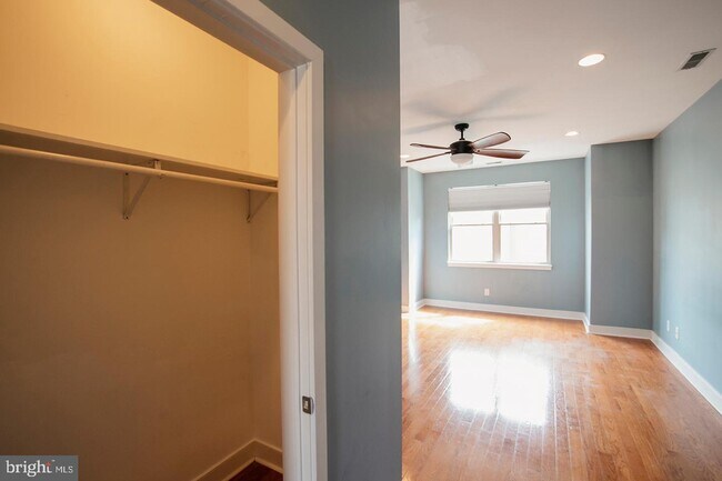 Building Photo - 1727 Annin St