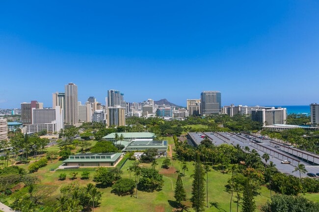 Building Photo - Canterbury Place - Fully renovated with hi...