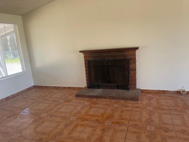 Building Photo - Apple Valley, 3 Bedroom, 2 Bathrooms, 1/2 ...