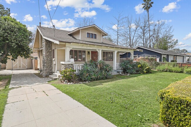 Front - 490 MacDonald St