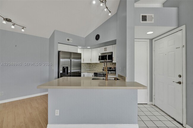Building Photo - 12760 Vista Isles Dr