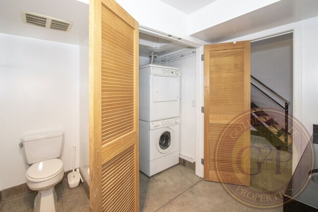 Building Photo - SoMa - 1 BR, 2 BA Loft 951 Sq. Ft. - 3D Vi...