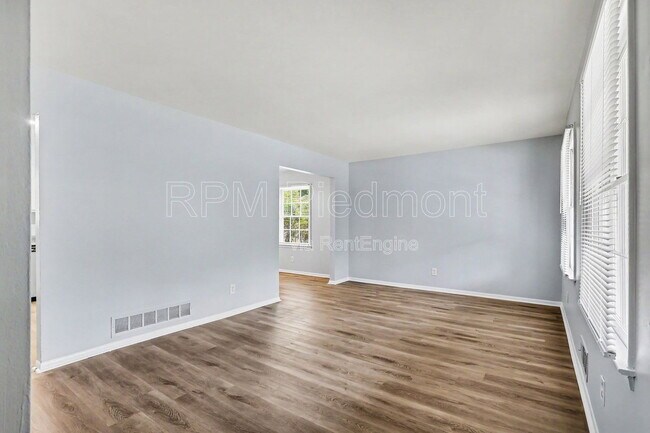 Building Photo - 2642 Hatfield Cir SE